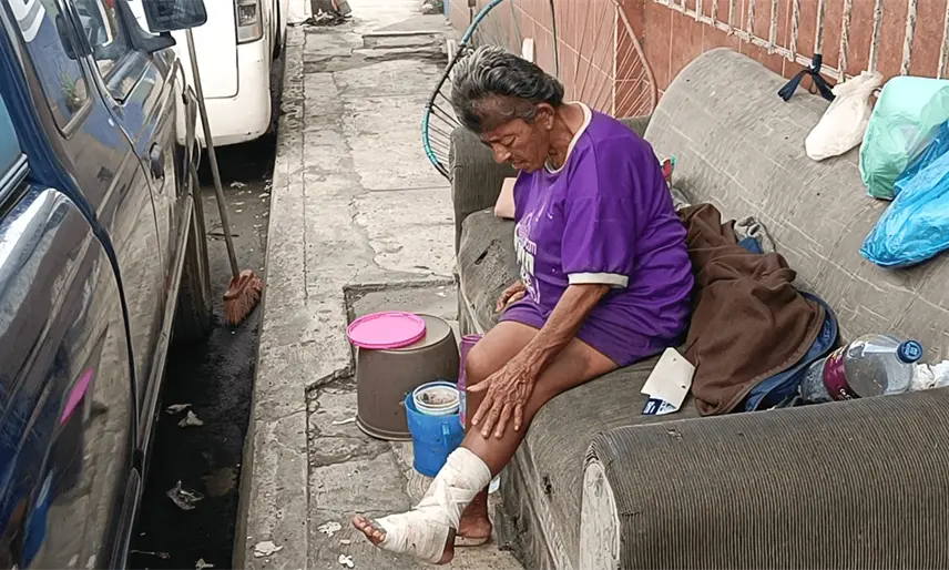 "Nomás solita ando como un alma": doña Laura; vive en situación de calle hace casi 5 años