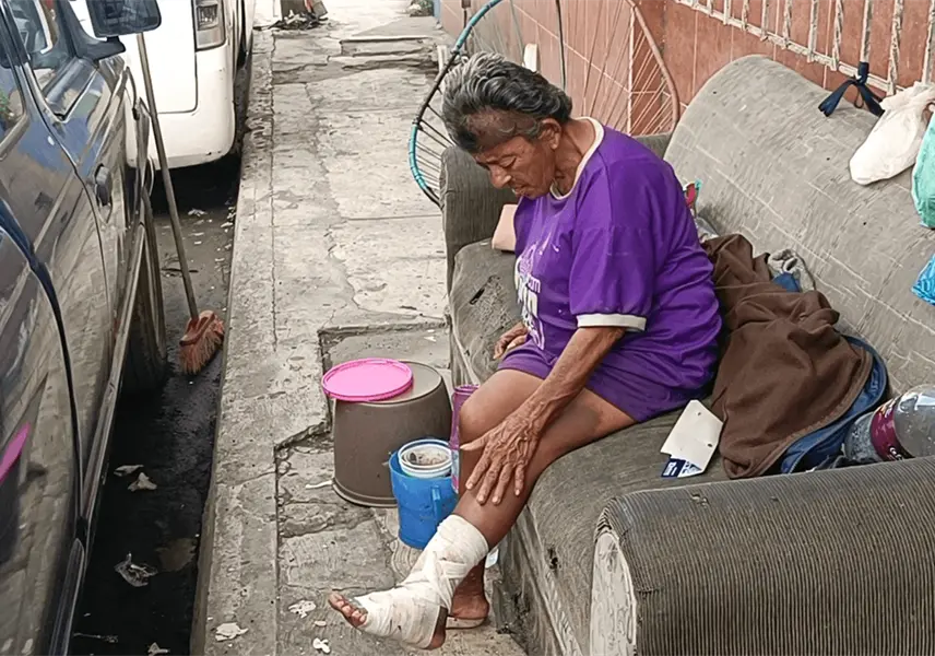 "Nom&aacute;s solita ando como un alma": do&ntilde;a Laura; vive en situaci&oacute;n de calle hace casi 5 a&ntilde;os