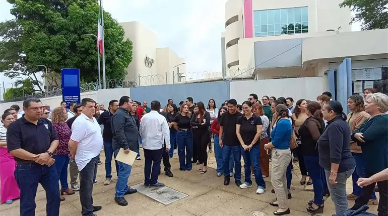 Protestan trabajadores del PJF contra aplicaci&oacute;n de ex&aacute;menes de permanencia y en apoyo de compa&ntilde;era en Michoac&aacute;n