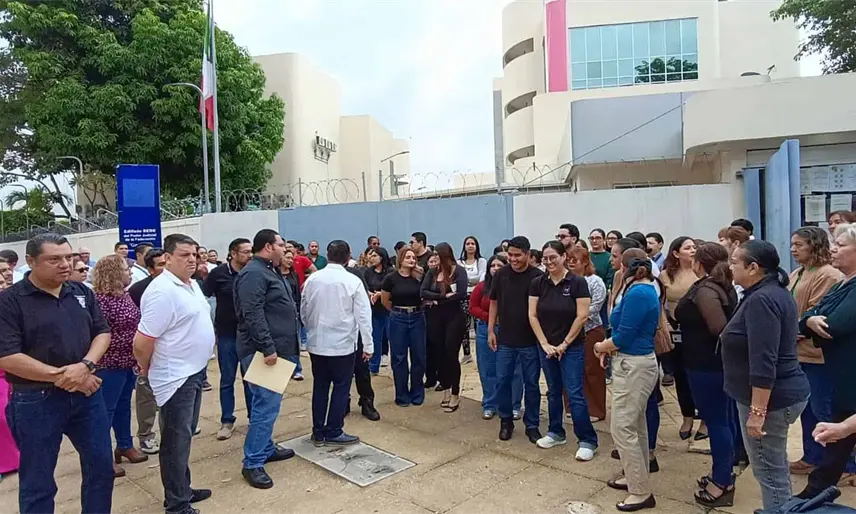 Protestan trabajadores del PJF contra aplicación de exámenes de permanencia y en apoyo de compañera en Michoacán