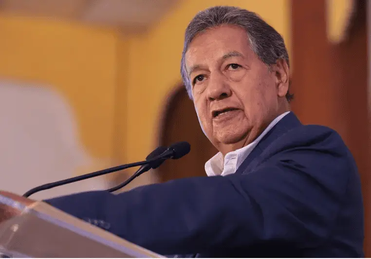 Higinio Mart&iacute;nez se deslinda de carta enviada a Canciller&iacute;a por sala VIP del AICM