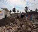Inicia colocaci&oacute;n de rocas gigantes en P&eacute;njamo, Para&iacute;so, tras erosi&oacute;n