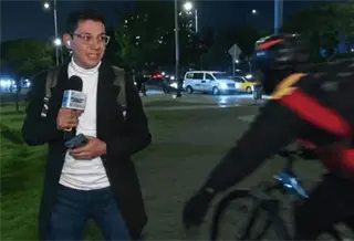 Reportero colombiano se salva de 2 intentos de robo durante enlace en vivo