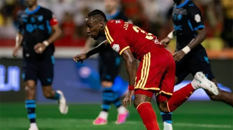 Juli&aacute;n Qui&ntilde;ones marca su quinto gol de la temporada con Al-Qadsiah