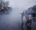 Jornada de protestas en Francia contra la inflaci&oacute;n cierra con enfrentamientos y 70 mil polic&iacute;as desplegados