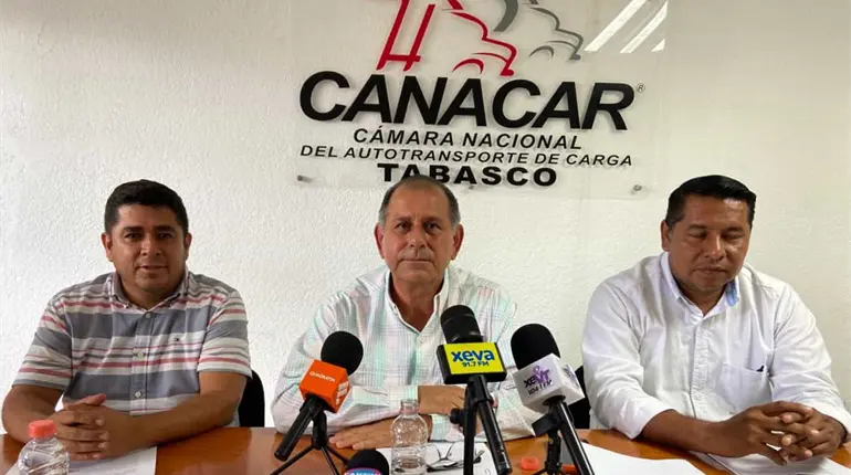 Transporte de carga realizar&aacute;n marcha lenta de Villahermosa a C&aacute;rdenas para exigir seguridad