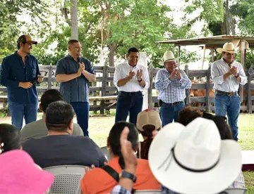 Crédito Ganadero cerrará este año con 1,500 beneficiados, resalta Javier May Crédito Ganadero cerrará este año con 1,500 beneficiados, resalta Javier May