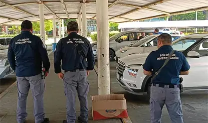 Cristalean veh&iacute;culos de participantes de carrera atl&eacute;tica en Plaza de la Deportiva