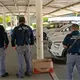 "Cristalean" veh&iacute;culos de participantes de carrera atl&eacute;tica en Plaza de la Deportiva
