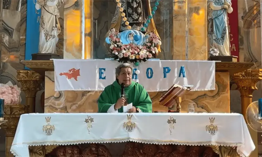 Padre Tiktokero invita a los fieles a colocar altares y evitar quemar veladoras sin bendecir