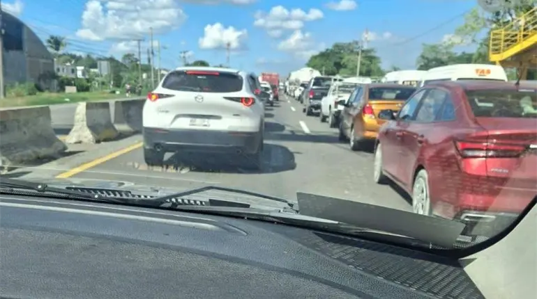 Dos heridos deja aparatoso accidente en la v&iacute;a Frontera – Villahermosa