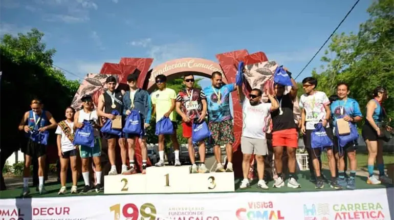 M&aacute;s de 300 corredores participaron en la Carrera Atl&eacute;tica de Comalcalco por los 119 a&ntilde;os del municipio