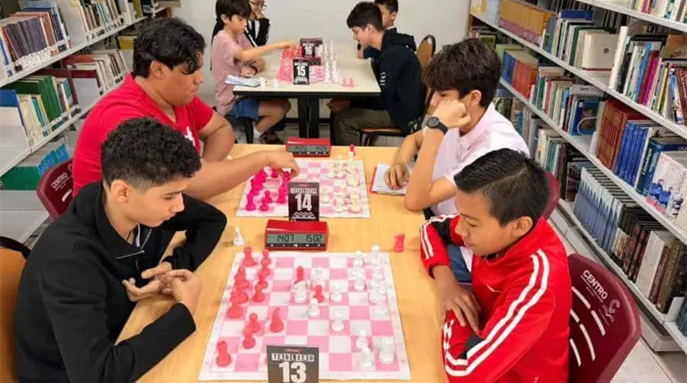 Ajedrecistas locales y de otros estados participaron en el Torneo "Jaque Mate al C&aacute;ncer de Mama" en Tabasco