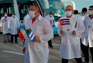 Claudia Sheinbaum defiende labor de m&eacute;dicos cubanos en M&eacute;xico y destaca contratos equitativos