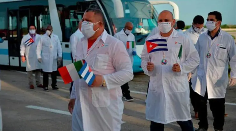 Claudia Sheinbaum defiende labor de m&eacute;dicos cubanos en M&eacute;xico y destaca contratos equitativos