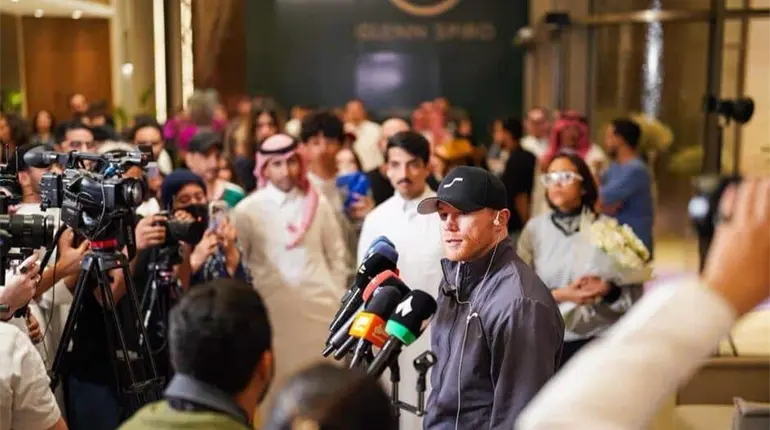 Canelo &Aacute;lvarez llega a Arabia Saudita; va por el t&iacute;tulo mundial Supermediano