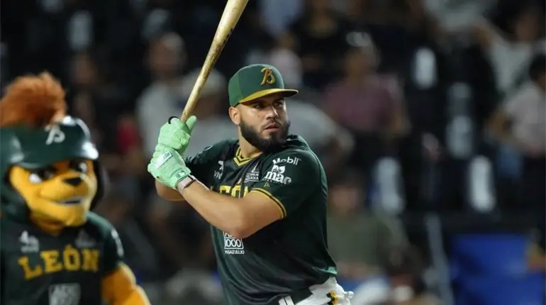 Gabriel Cancel, de Bravos de Le&oacute;n, se lleva el premio al Jugador M&aacute;s Valioso de la Temporada 2026 de la LMB