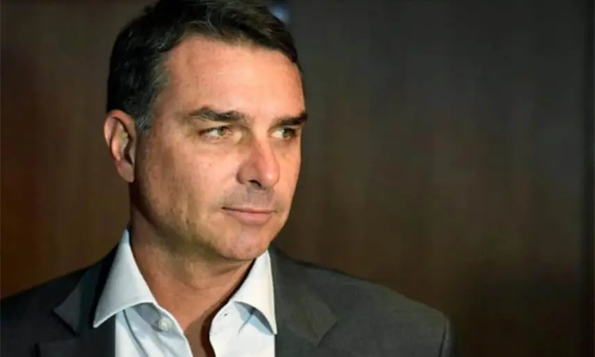 Flávio Bolsonaro denuncia que un juez le ha pedido entregar su pasaporte