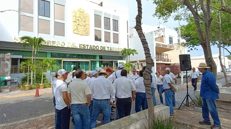 Solicitan jubilados de Pemex y de CFE a diputados de Morena apoyen exhorto para que se respeten sus pensiones