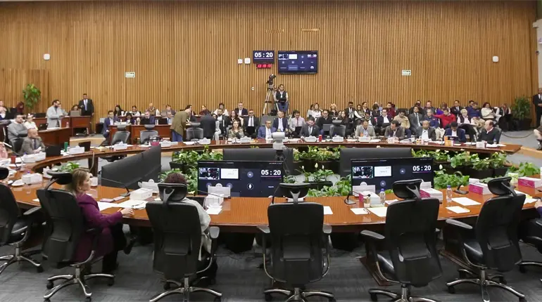 INE confirma renuncia de tres funcionarios se&ntilde;alados por asistir a reuniones con contratista