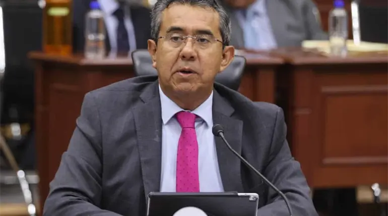 Se deslindan Consejeros del INE de acercamientos con proveedores y suspenden temporalmente contratos en tr&aacute;mite