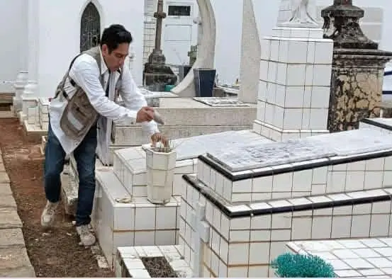 Refuerza Ayuntamiento de Centro control del dengue en panteones previa al Día de Muertos