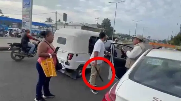 Operativo de Semovi contra pochim&oacute;viles irregulares termina en agresiones y da&ntilde;os en Cunduac&aacute;n
