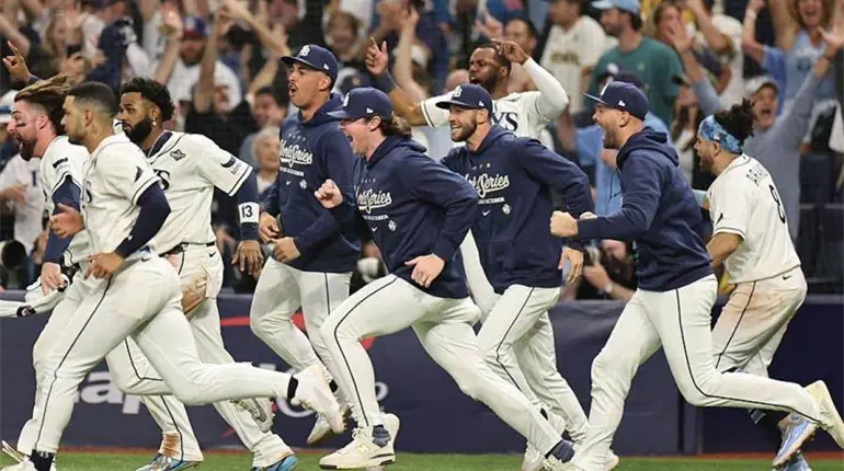 Tampa Bay vence en extrainnings a Milwaukee y pone la Serie Mundial 3-1 en favor de Cerveceros