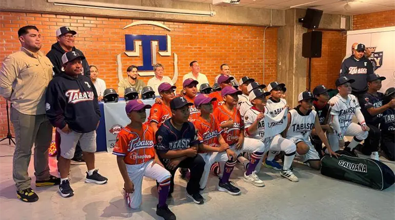 Abanderan a la Selecci&oacute;n Tabasco que competir&aacute; en el Festival de Beisbol de Calaveras en Aguascalientes