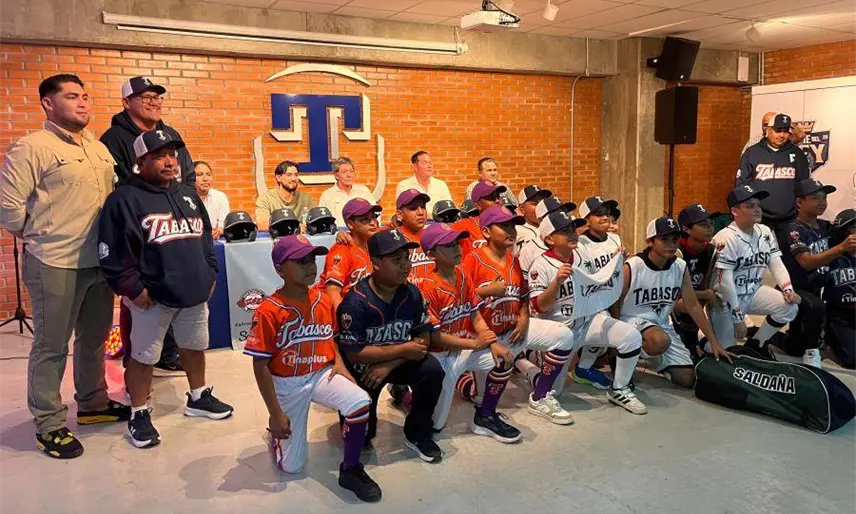 Abanderan a la Selección Tabasco que competirá en el Festival de Beisbol de Calaveras en Aguascalientes