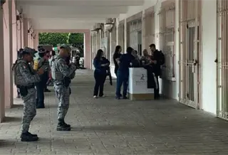 Dejan cabeza humana y mensaje de amenaza en Palacio Municipal de Mazatl&aacute;n, Sinaloa
