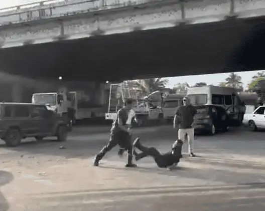Graban violento enfrentamiento bajo el puente La Isla; un hombre terminó inconsciente