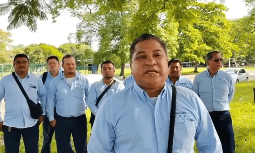 Choferes de la Sección 44 levantan protesta en Nuevo Pemex tras acuerdo de pago