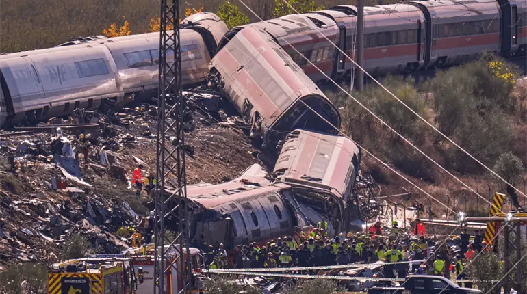 Salen a la luz audios entre el centro de control y maquinistas de trenes que chocaron en Espa&ntilde;a