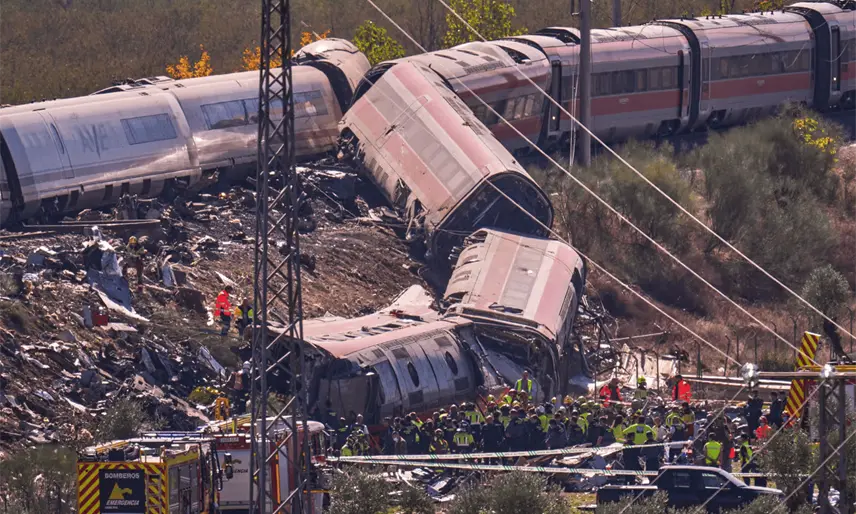 Salen a la luz audios entre el centro de control y maquinistas de trenes que chocaron en España