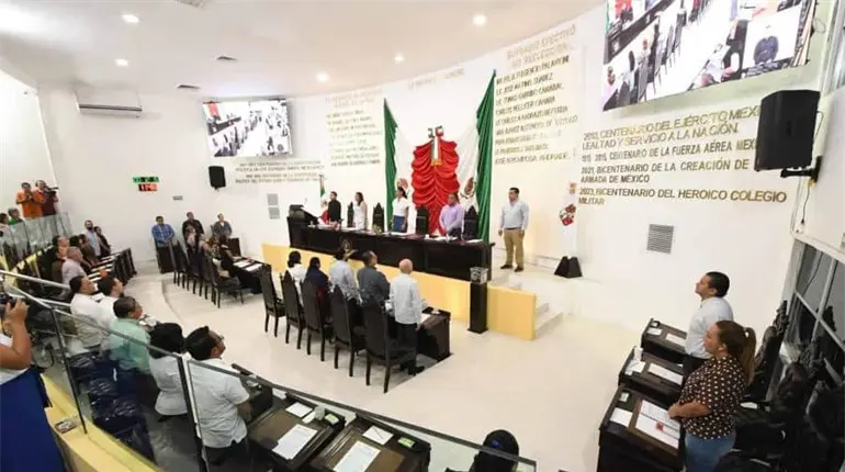 Diputados de Tabasco rinden minuto de silencio y otro de aplausos en memoria de Cuauht&eacute;moc C&aacute;rdenas