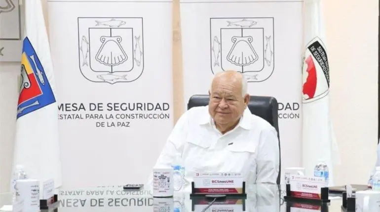 Gobernador de Baja California Sur rompe en llanto al ser cuestionado sobre salario de 156 mil pesos de su hija en el IMSS