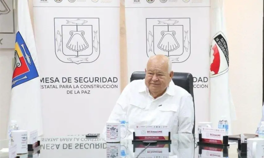 Gobernador de Baja California Sur rompe en llanto al ser cuestionado sobre salario de 156 mil pesos de su hija en el IMSS