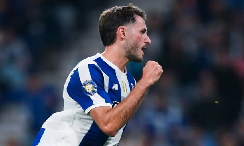 Santiago Giménez anotó el penal que le dio el pase a semifinales al Porto en la Copa de Liga de Portugal
