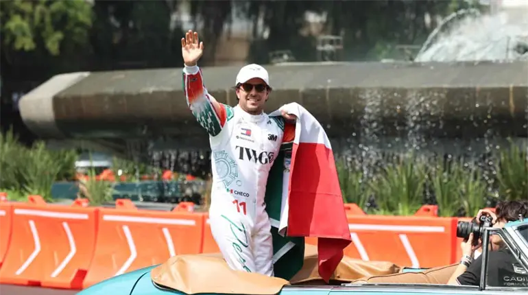 "Checo" P&eacute;rez y Cadillac desataron la locura en Paseo de la Reforma con el Show Run 2026, ante m&aacute;s de 100 mil aficionados