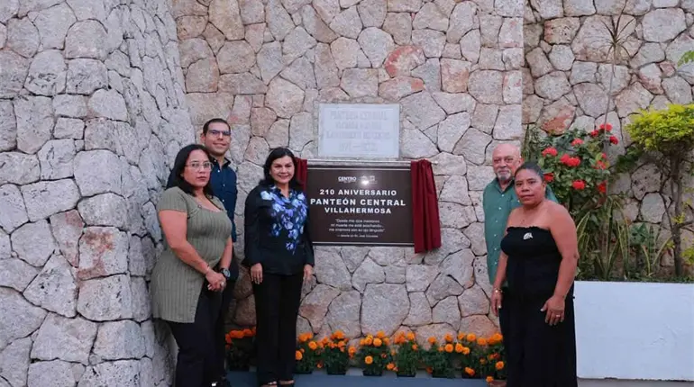 Develan placa del 210 Aniversario del Pante&oacute;n Central de Villahermosa