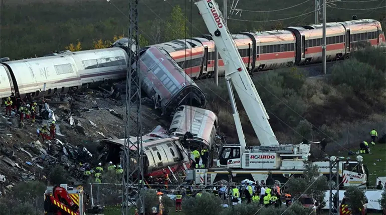 Reporta Sheinbaum 1 mexicano desaparecido tras choque de trenes en Espa&ntilde;a