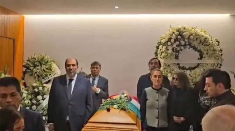 Sheinbaum monta guardia de honor durante funeral de Cuauht&eacute;moc C&aacute;rdenas
