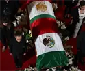 Familiares, pol&iacute;ticos y ciudadanos rinden homenaje a Cuauht&eacute;moc C&aacute;rdenas en Bellas Artes