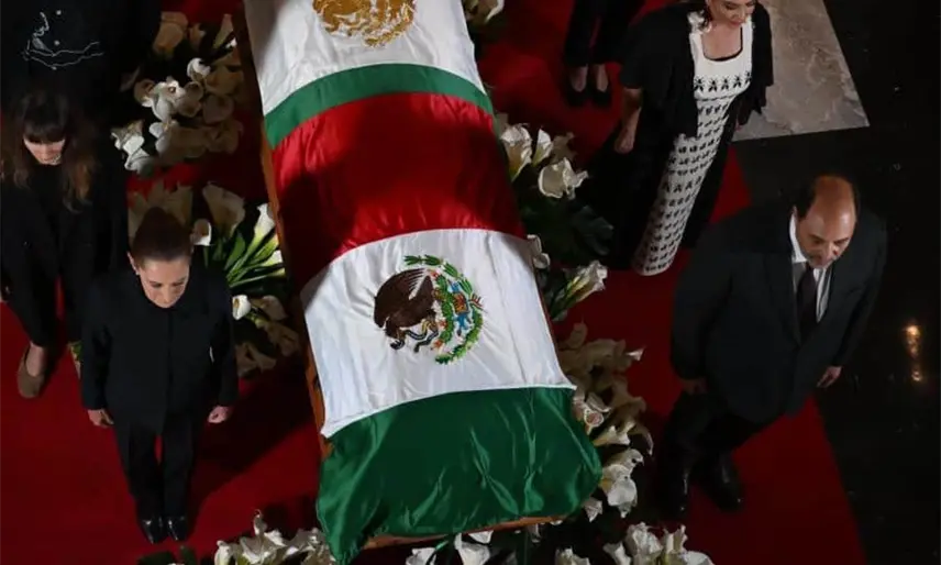 Familiares, políticos y ciudadanos rinden homenaje a Cuauhtémoc Cárdenas en Bellas Artes