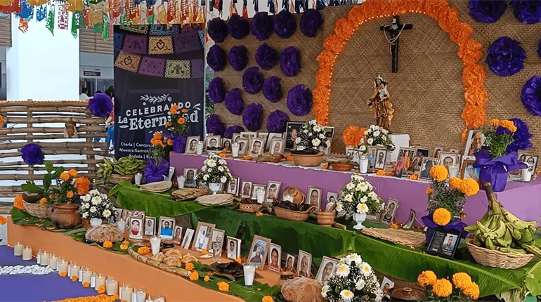 Recuerda Centro a colaboradores con Altar Mestizo y premiaci&oacute;n de calaveritas en Palacio Municipal