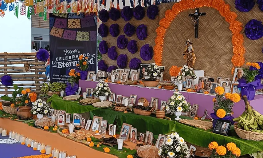 Recuerda Centro a colaboradores con Altar Mestizo y premiación de calaveritas en Palacio Municipal