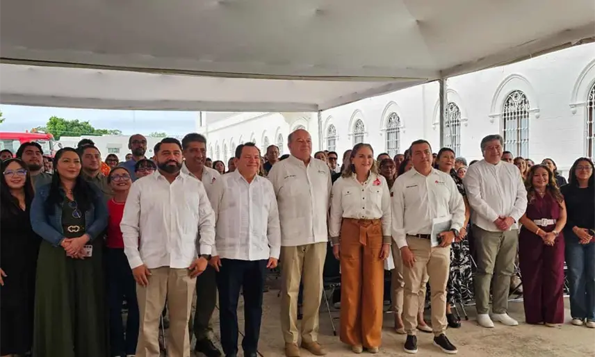 Raúl Ojeda homenajea a Cuauhtémoc Cárdenas en evento en Yucatán